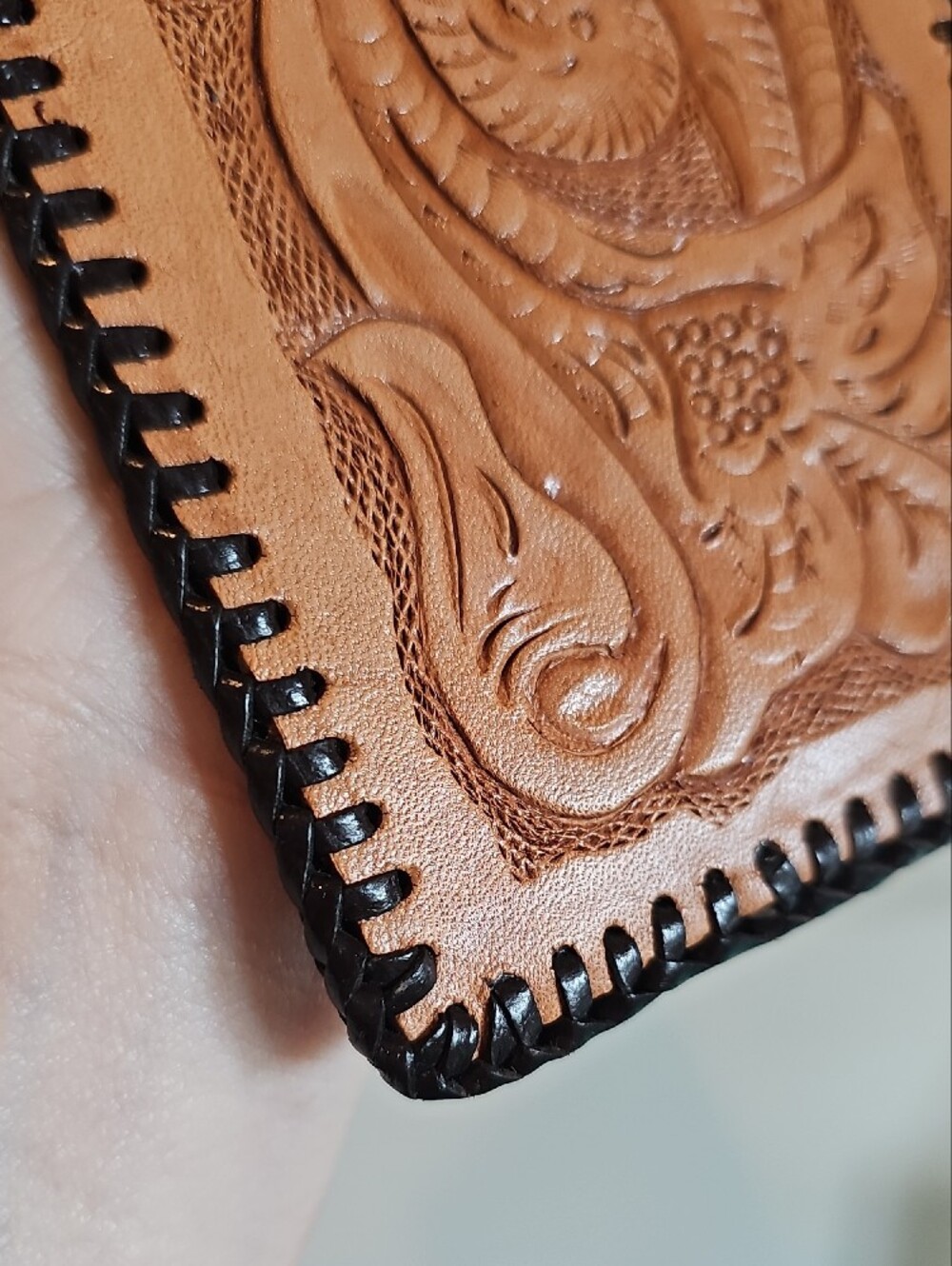 Hand-Tooled Leather Bifold Wallet in Tan with Black Trim - Picture 7 of 8